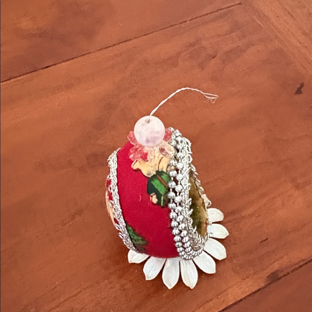 Handmade Christmas Egg Diorama Ornament Vintage Beaded Folk Art - Picture 6 of 9